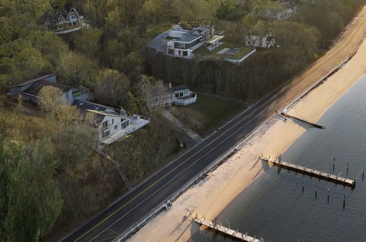 Photo of single family home in Hamptons, NY