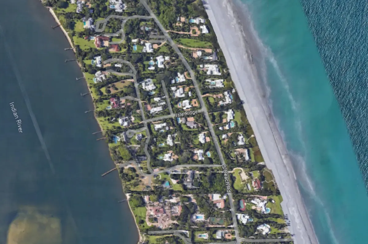 Aerial photo of a ultra-luxury single family home in Jupiter Island, FL